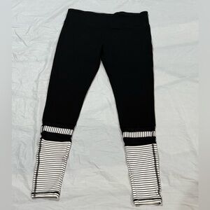 Elite Activewear black w/ black and white striped ankle leggings size large